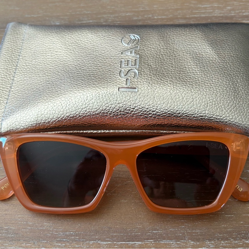 I-Sea Cate Sunglasses with Gold Case